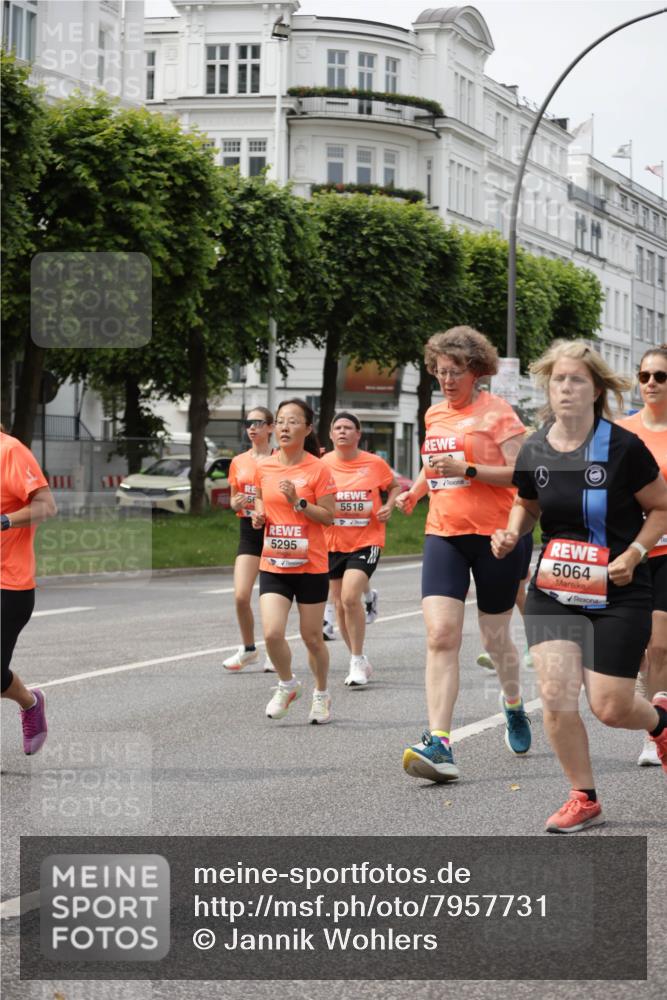 15.06.2025 - REWE Women's Run Jannik Wohlers http://msf.ph/oto/7957731 15.06.2025 09:44:09 Laufen 5518, 5295, 5064 meine-sportfotos.de