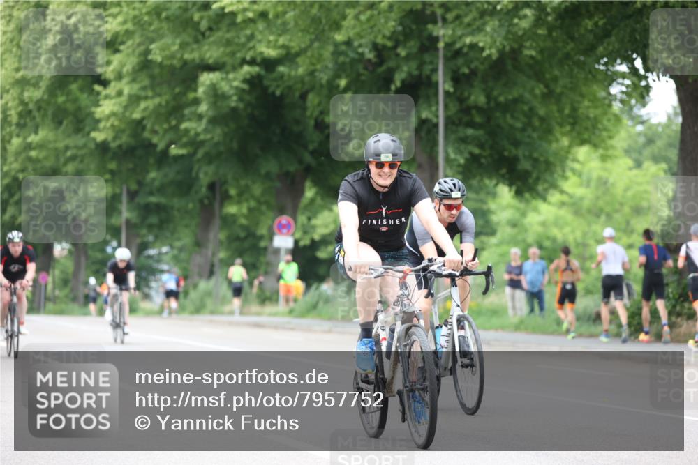15.06.2025 - 7 Türme Triathlon Yannick Fuchs http://msf.ph/oto/7957752 15.06.2025 13:44:44 Radfahren 228, 321, 371, 520, 555, 593, 668, 754, 865, 1189 meine-sportfotos.de