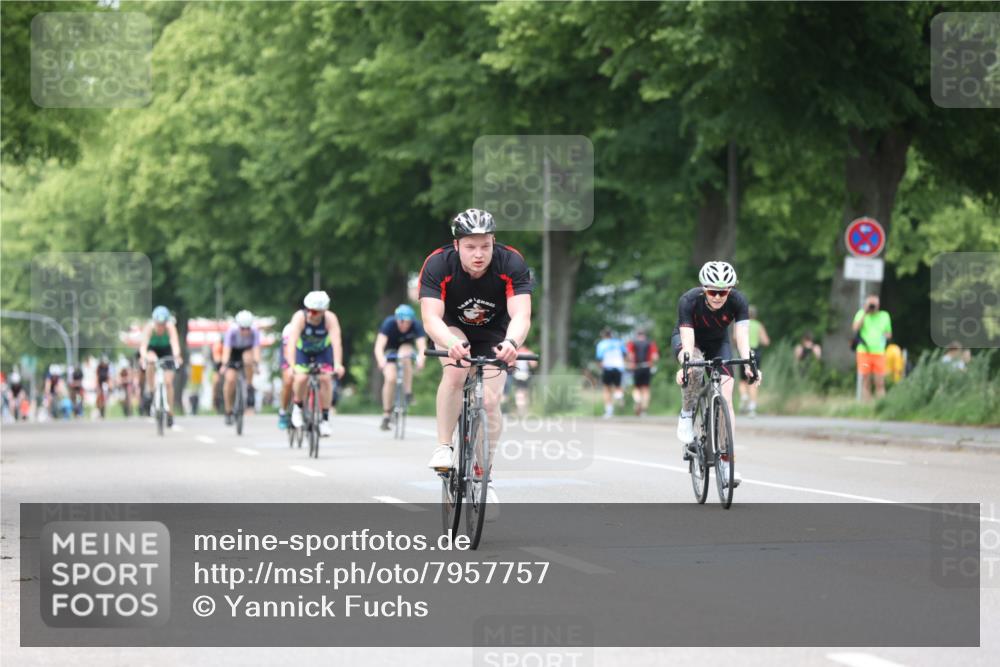 15.06.2025 - 7 Türme Triathlon Yannick Fuchs http://msf.ph/oto/7957757 15.06.2025 13:44:44 Radfahren 228, 321, 371, 520, 555, 593, 668, 754, 865, 1189 meine-sportfotos.de
