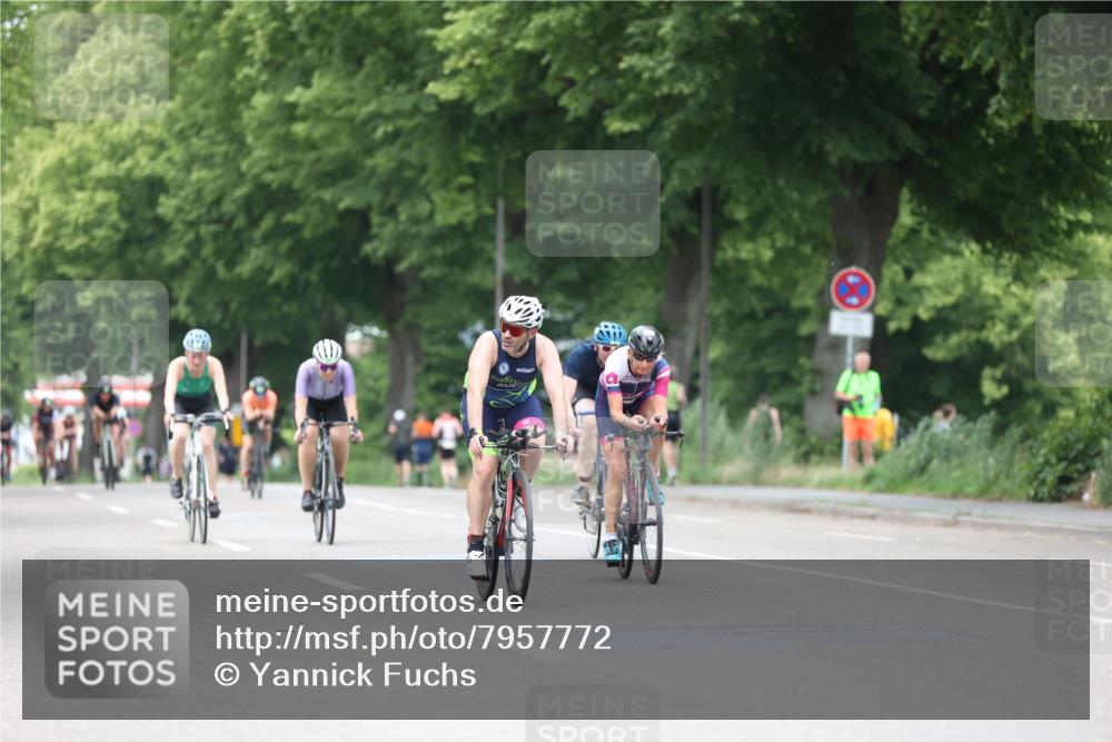 15.06.2025 - 7 Türme Triathlon Yannick Fuchs http://msf.ph/oto/7957772 15.06.2025 13:44:46 Radfahren 228, 321, 371, 520, 555, 668, 754, 1050, 1159, 1189 meine-sportfotos.de