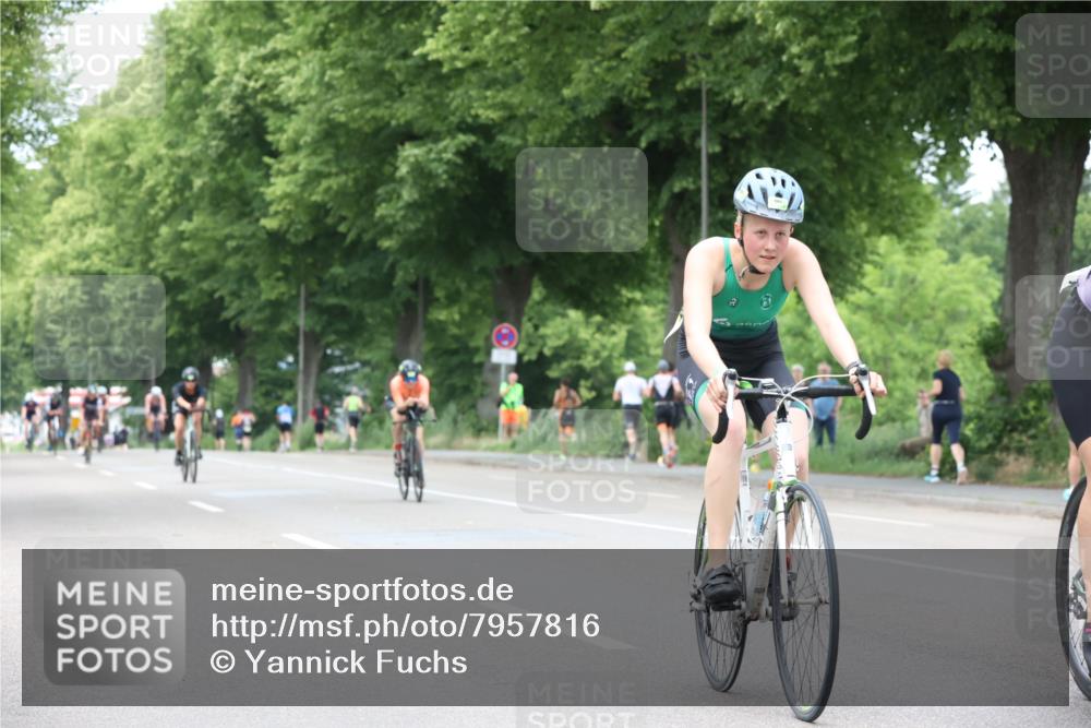 15.06.2025 - 7 Türme Triathlon Yannick Fuchs http://msf.ph/oto/7957816 15.06.2025 13:44:49 Radfahren 216, 321, 352, 371, 520, 555, 668, 1050, 1159, 1189 meine-sportfotos.de