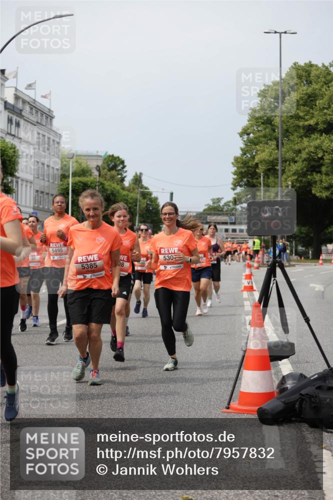 15.06.2025 - REWE Women's Run Jannik Wohlers http://msf.ph/oto/7957832 15.06.2025 09:44:12 Laufen 5495, 105, 5385, 8, 530 meine-sportfotos.de