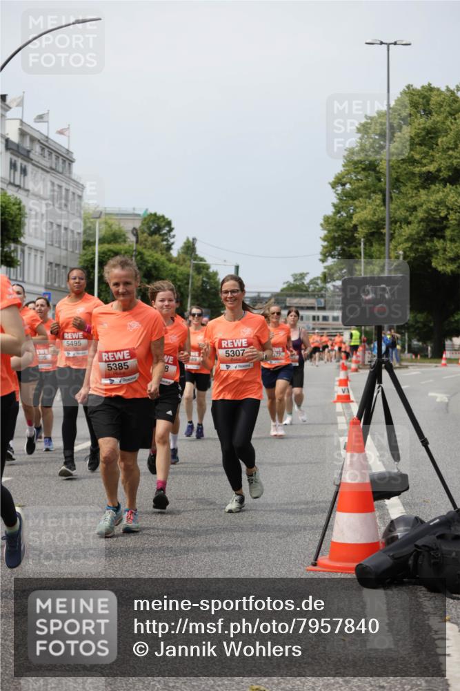 15.06.2025 - REWE Women's Run Jannik Wohlers http://msf.ph/oto/7957840 15.06.2025 09:44:12 Laufen 105, 5495, 5385, 5307, 377, 489, 8 meine-sportfotos.de