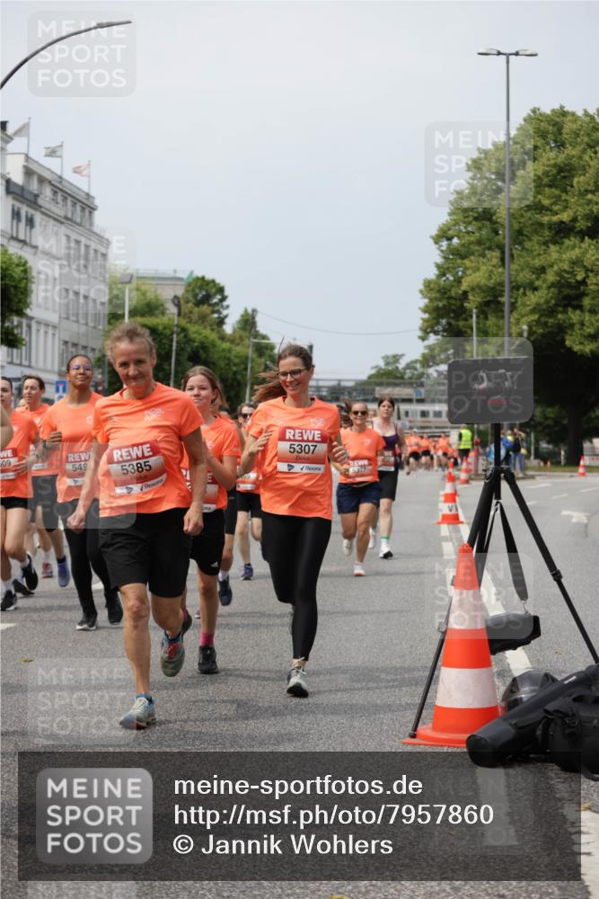 15.06.2025 - REWE Women's Run Jannik Wohlers http://msf.ph/oto/7957860 15.06.2025 09:44:12 Laufen 509, 549, 5385, 5307, 5377 meine-sportfotos.de