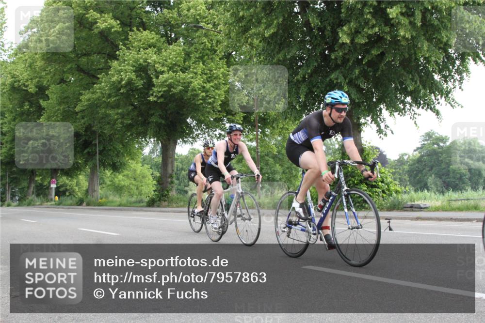 15.06.2025 - 7 Türme Triathlon Yannick Fuchs http://msf.ph/oto/7957863 15.06.2025 10:02:32 Radfahren  meine-sportfotos.de