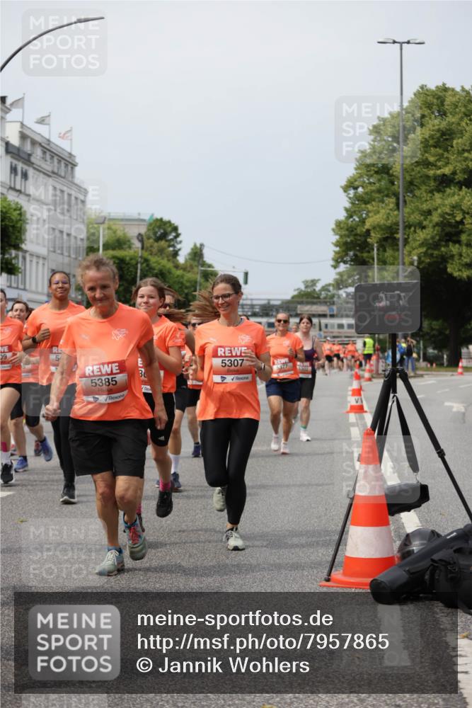 15.06.2025 - REWE Women's Run Jannik Wohlers http://msf.ph/oto/7957865 15.06.2025 09:44:12 Laufen 09, 5, 5385, 5307, 5377 meine-sportfotos.de