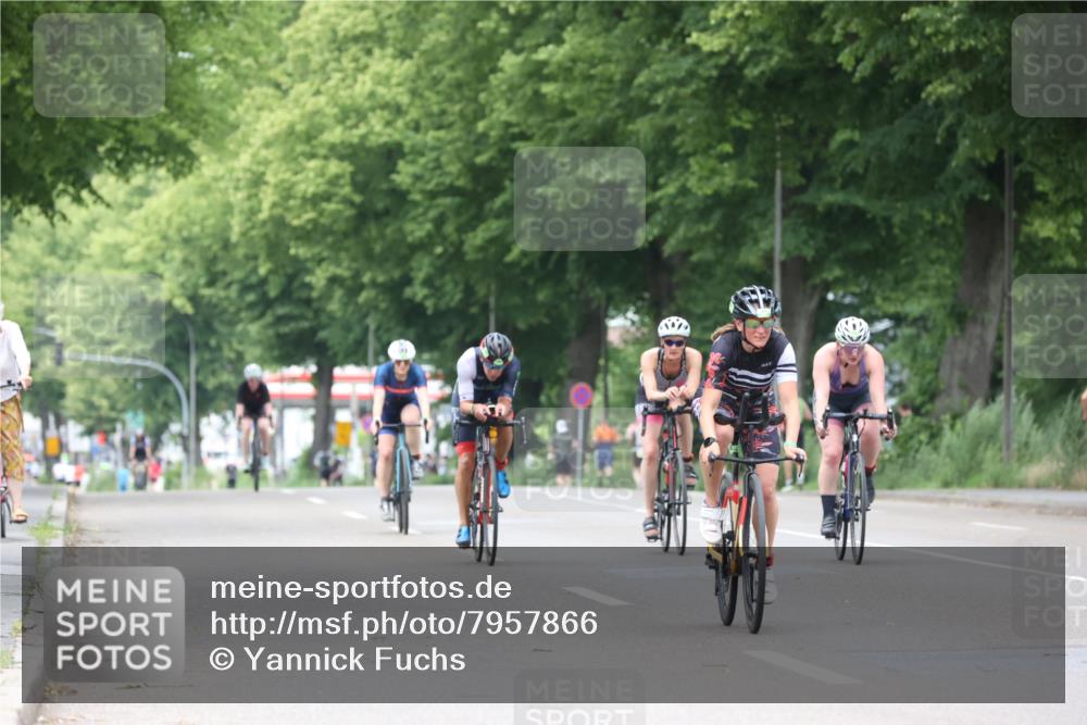 15.06.2025 - 7 Türme Triathlon Yannick Fuchs http://msf.ph/oto/7957866 15.06.2025 13:44:52 Radfahren 216, 352, 520, 601, 668, 1050, 1159, 1189 meine-sportfotos.de