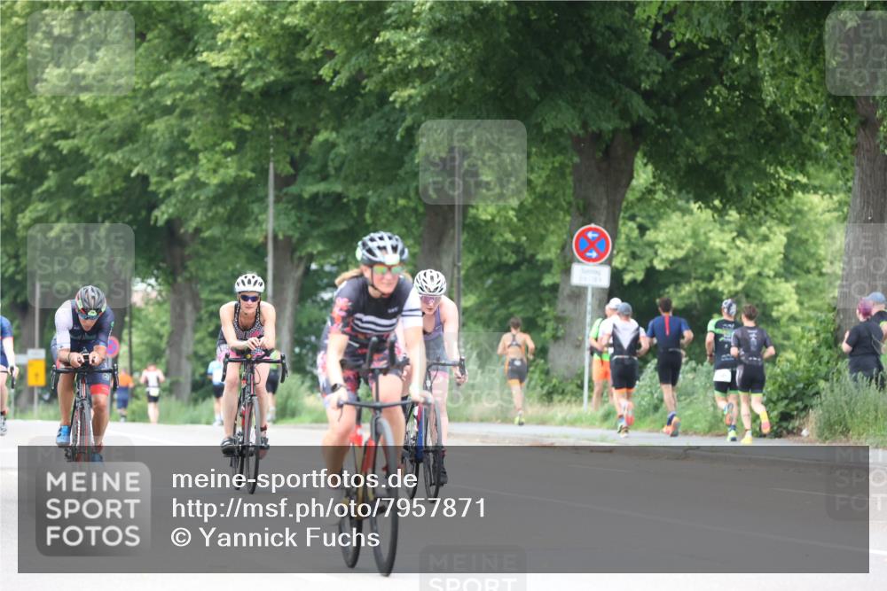 15.06.2025 - 7 Türme Triathlon Yannick Fuchs http://msf.ph/oto/7957871 15.06.2025 13:44:53 Radfahren 216, 352, 520, 601, 1050, 1159 meine-sportfotos.de