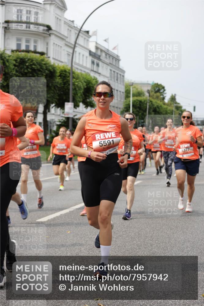 15.06.2025 - REWE Women's Run Jannik Wohlers http://msf.ph/oto/7957942 15.06.2025 09:44:14 Laufen 5418, 5591, 5377 meine-sportfotos.de