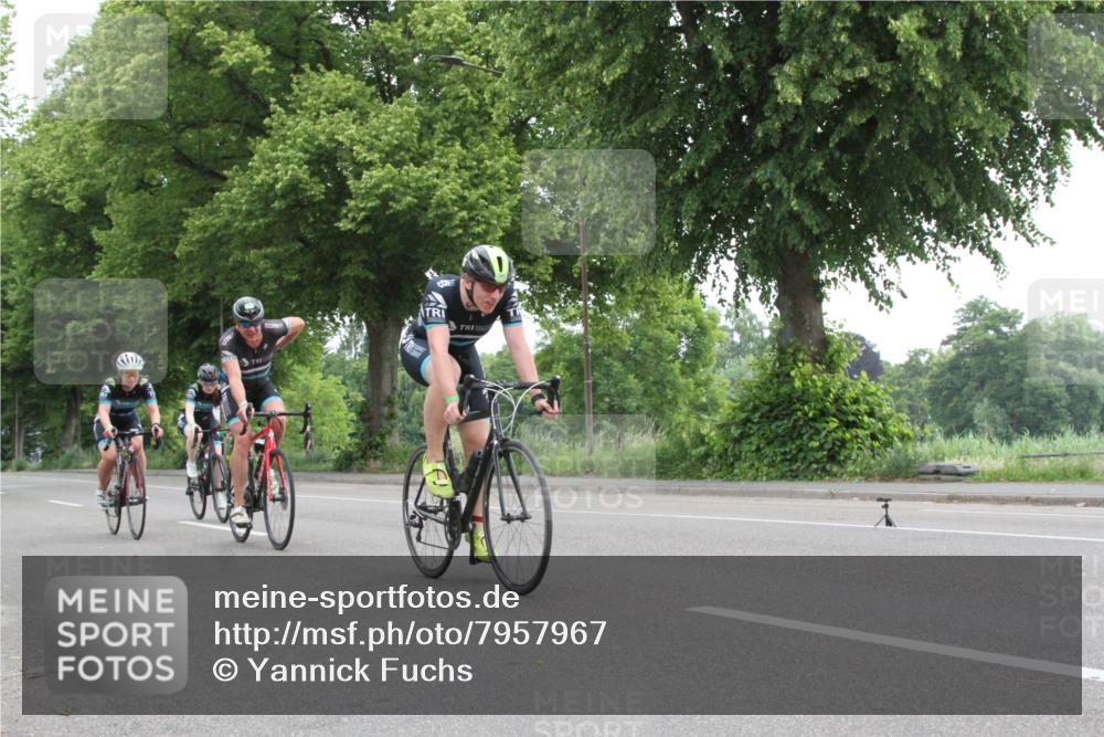 15.06.2025 - 7 Türme Triathlon Yannick Fuchs http://msf.ph/oto/7957967 15.06.2025 10:06:12 Radfahren  meine-sportfotos.de