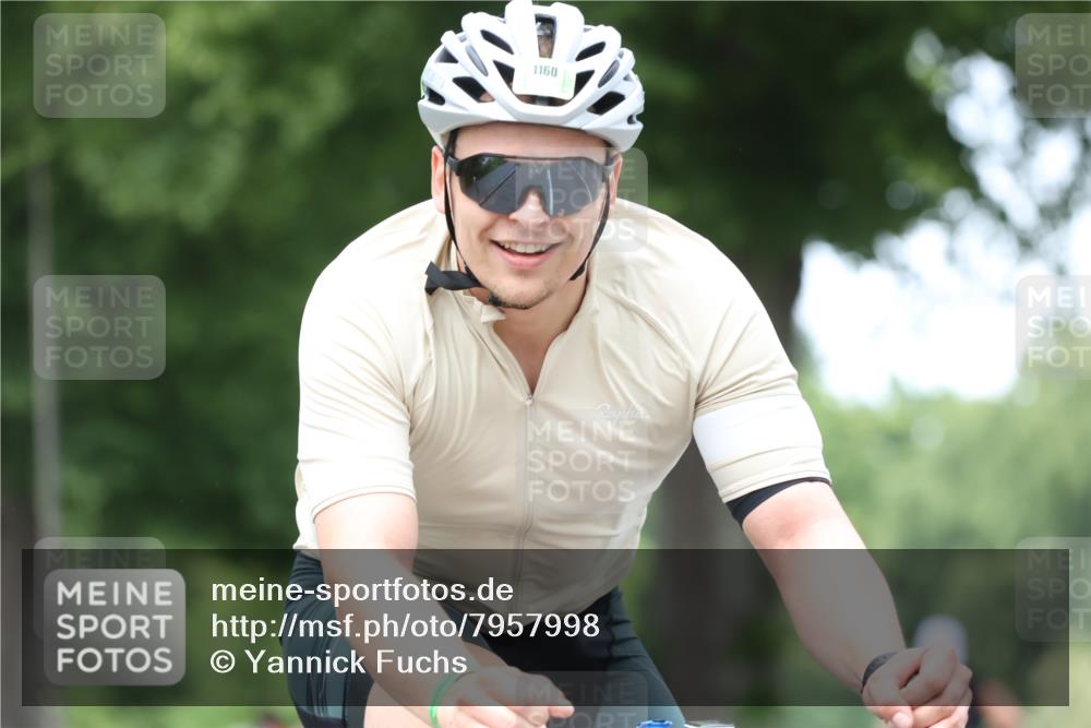 15.06.2025 - 7 Türme Triathlon Yannick Fuchs http://msf.ph/oto/7957998 15.06.2025 13:45:17 Radfahren 617, 1160 meine-sportfotos.de