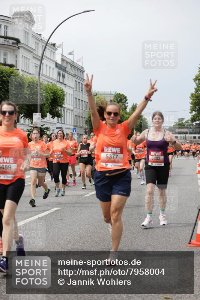 15.06.2025 - REWE Women's Run Jannik Wohlers http://msf.ph/oto/7958004 15.06.2025 09:44:16 Laufen 489, 5342, 190, 5124, 5293, 5377, 5302 meine-sportfotos.de