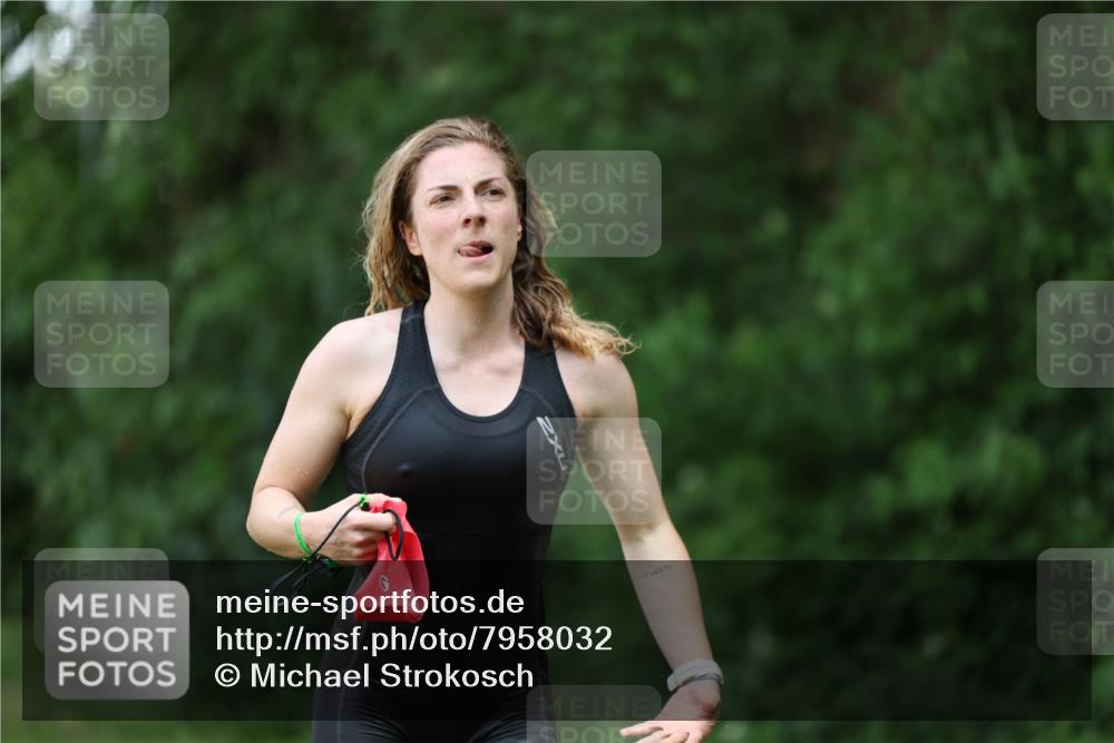 15.06.2025 - 7 Türme Triathlon Michael Strokosch http://msf.ph/oto/7958032 15.06.2025 12:37:27 Schwimmen 356, 368, 369, 491, 668 meine-sportfotos.de
