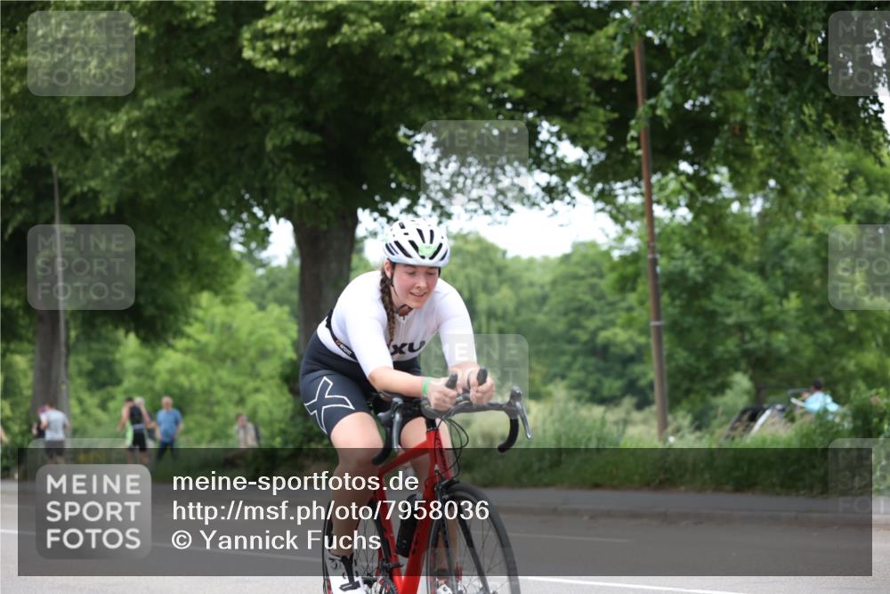 15.06.2025 - 7 Türme Triathlon Yannick Fuchs http://msf.ph/oto/7958036 15.06.2025 13:45:26 Radfahren 898, 1018, 1041 meine-sportfotos.de