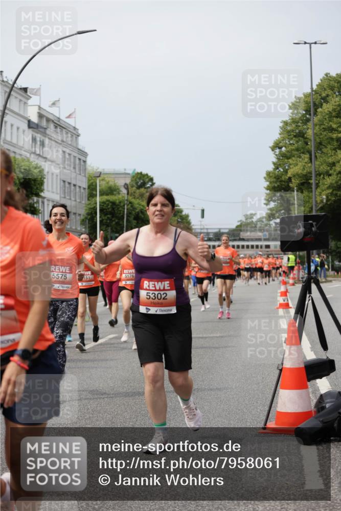 15.06.2025 - REWE Women's Run Jannik Wohlers http://msf.ph/oto/7958061 15.06.2025 09:44:16 Laufen 5575, 5176, 151, 5302 meine-sportfotos.de