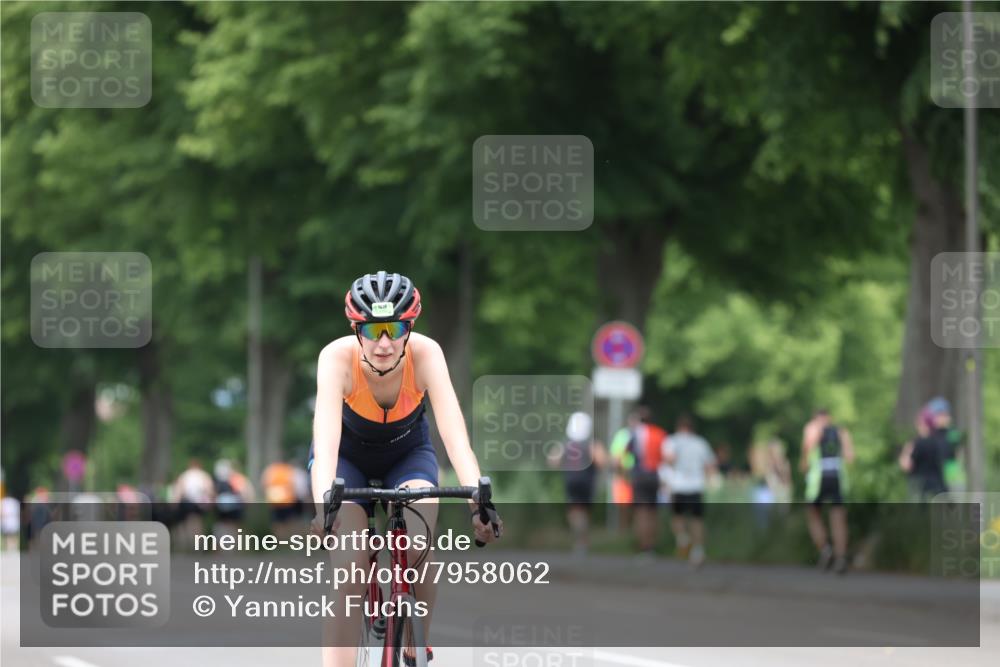 15.06.2025 - 7 Türme Triathlon Yannick Fuchs http://msf.ph/oto/7958062 15.06.2025 13:45:30 Radfahren 722, 1018, 1141 meine-sportfotos.de