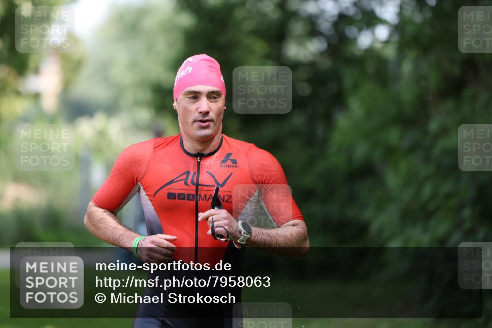 15.06.2025 - 7 Türme Triathlon Michael Strokosch http://msf.ph/oto/7958063 15.06.2025 12:37:32 Schwimmen 356, 368, 369, 491 meine-sportfotos.de