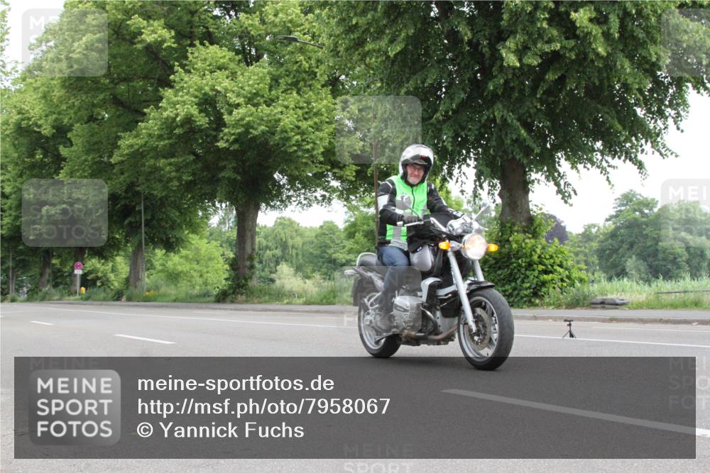 15.06.2025 - 7 Türme Triathlon Yannick Fuchs http://msf.ph/oto/7958067 15.06.2025 10:31:38 Radfahren  meine-sportfotos.de