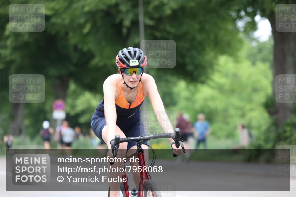 15.06.2025 - 7 Türme Triathlon Yannick Fuchs http://msf.ph/oto/7958068 15.06.2025 13:45:31 Radfahren 722, 1018, 1141 meine-sportfotos.de