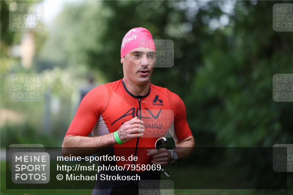 15.06.2025 - 7 Türme Triathlon Michael Strokosch http://msf.ph/oto/7958069 15.06.2025 12:37:32 Schwimmen 356, 368, 369, 491 meine-sportfotos.de