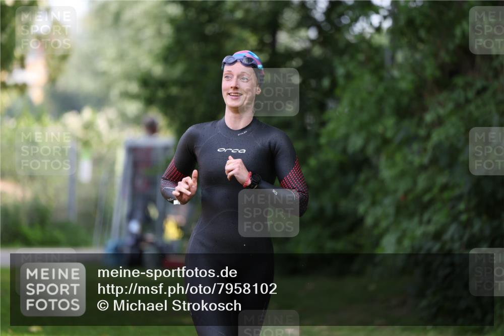 15.06.2025 - 7 Türme Triathlon Michael Strokosch http://msf.ph/oto/7958102 15.06.2025 12:37:41 Schwimmen 356 meine-sportfotos.de
