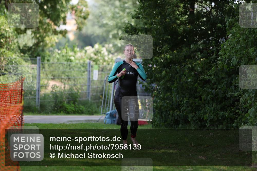 15.06.2025 - 7 Türme Triathlon Michael Strokosch http://msf.ph/oto/7958139 15.06.2025 12:38:23 Schwimmen 590 meine-sportfotos.de
