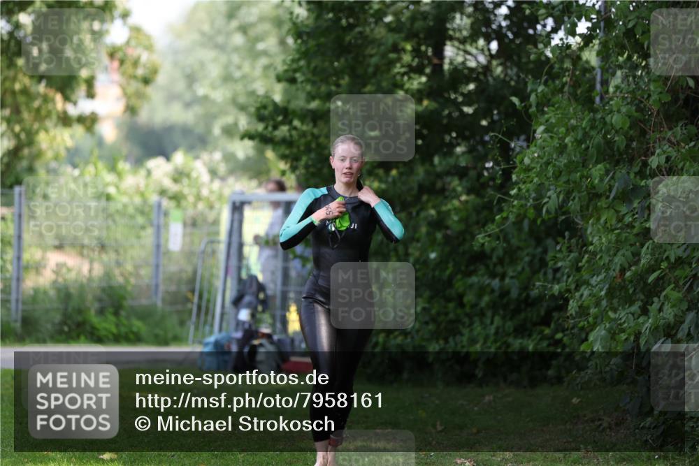 15.06.2025 - 7 Türme Triathlon Michael Strokosch http://msf.ph/oto/7958161 15.06.2025 12:38:24 Schwimmen 590 meine-sportfotos.de
