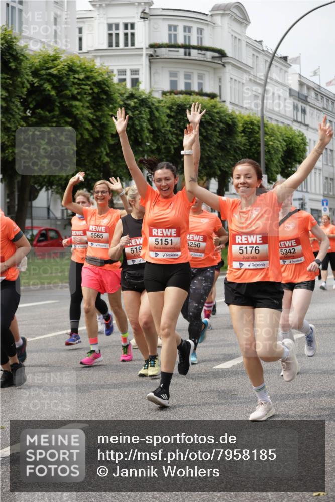 15.06.2025 - REWE Women's Run Jannik Wohlers http://msf.ph/oto/7958185 15.06.2025 09:44:19 Laufen 5565, 519, 5151, 5250, 5176, 5342 meine-sportfotos.de