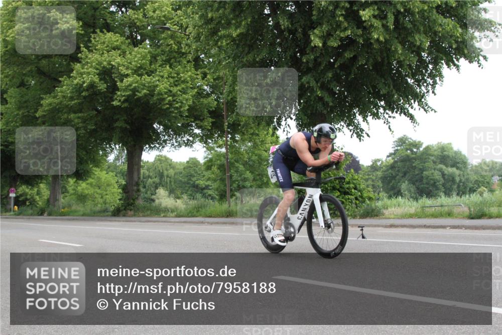 15.06.2025 - 7 Türme Triathlon Yannick Fuchs http://msf.ph/oto/7958188 15.06.2025 11:03:33 Radfahren  meine-sportfotos.de