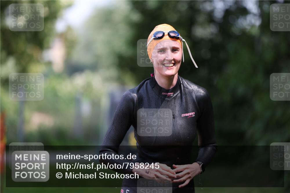 15.06.2025 - 7 Türme Triathlon Michael Strokosch http://msf.ph/oto/7958245 15.06.2025 12:39:17 Schwimmen 444, 517 meine-sportfotos.de