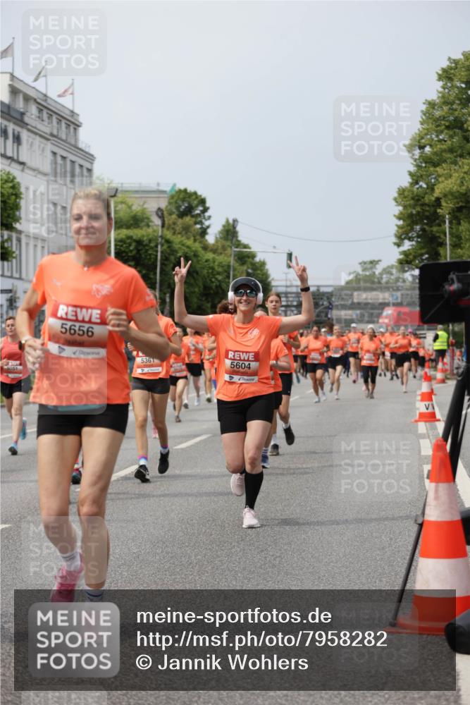 15.06.2025 - REWE Women's Run Jannik Wohlers http://msf.ph/oto/7958282 15.06.2025 09:44:21 Laufen 240, 5656, 5361, 5604 meine-sportfotos.de