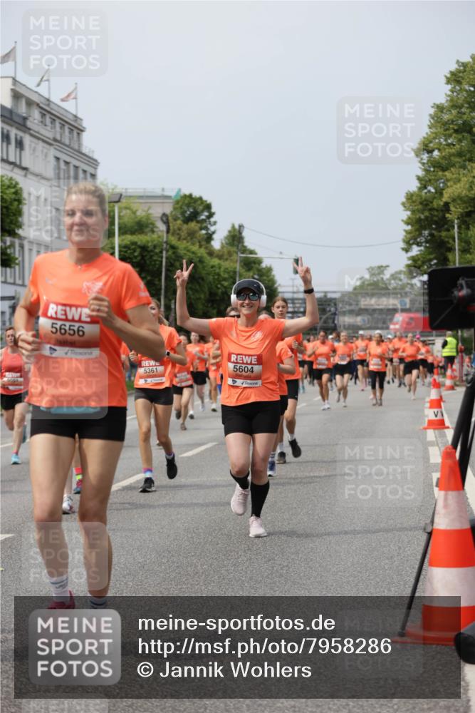 15.06.2025 - REWE Women's Run Jannik Wohlers http://msf.ph/oto/7958286 15.06.2025 09:44:21 Laufen 6051, 5656, 5361, 5604 meine-sportfotos.de