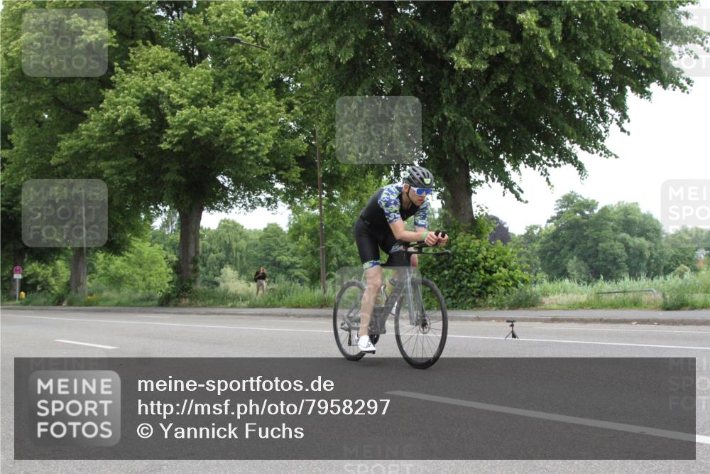 15.06.2025 - 7 Türme Triathlon Yannick Fuchs http://msf.ph/oto/7958297 15.06.2025 11:08:57 Radfahren  meine-sportfotos.de