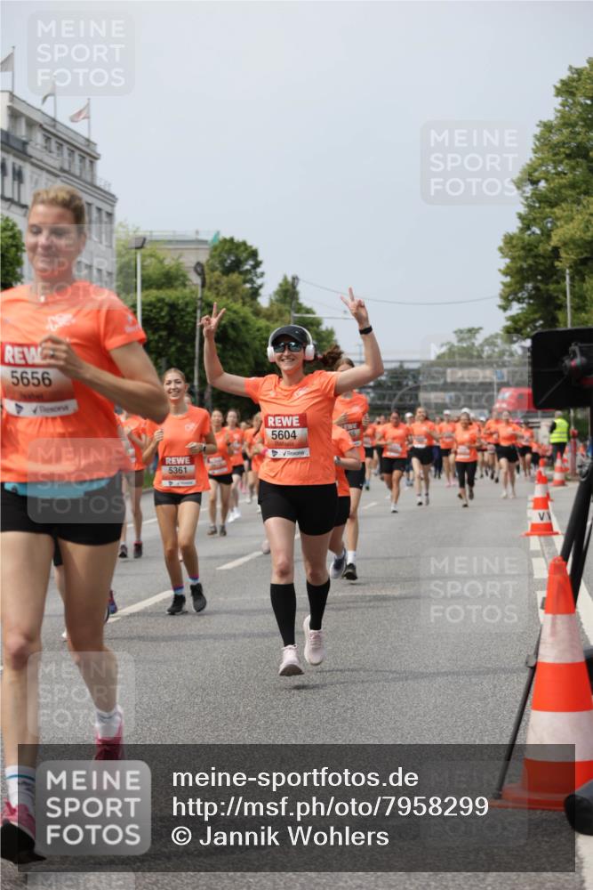 15.06.2025 - REWE Women's Run Jannik Wohlers http://msf.ph/oto/7958299 15.06.2025 09:44:21 Laufen 5656, 5604, 65, 5361 meine-sportfotos.de