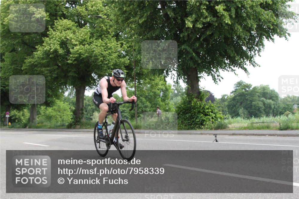 15.06.2025 - 7 Türme Triathlon Yannick Fuchs http://msf.ph/oto/7958339 15.06.2025 11:09:44 Radfahren  meine-sportfotos.de