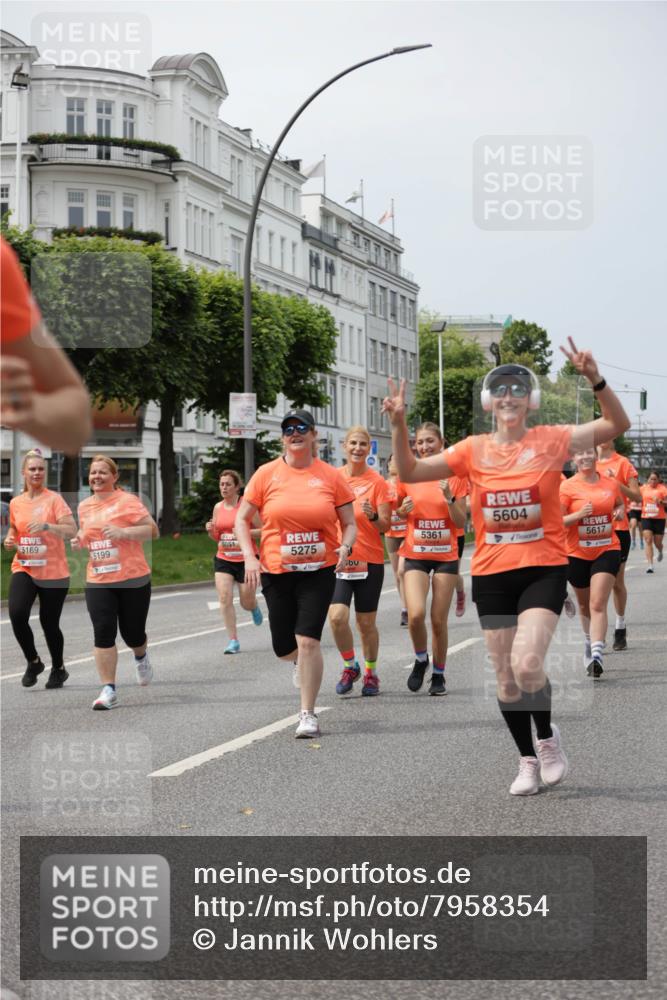 15.06.2025 - REWE Women's Run Jannik Wohlers http://msf.ph/oto/7958354 15.06.2025 09:44:22 Laufen 5169, 5199, 5051, 5275, 5361, 5604, 5617, 4 meine-sportfotos.de