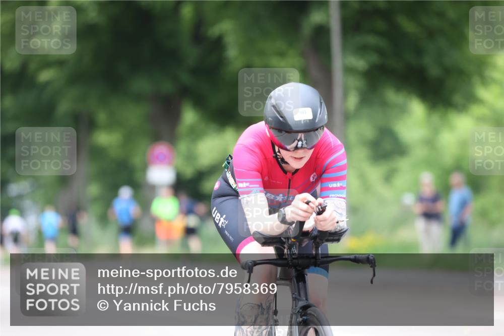 15.06.2025 - 7 Türme Triathlon Yannick Fuchs http://msf.ph/oto/7958369 15.06.2025 13:46:12 Radfahren 721, 997, 1129 meine-sportfotos.de
