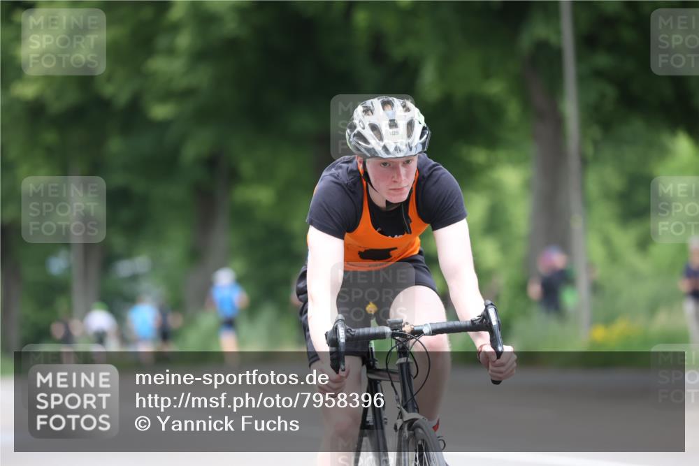 15.06.2025 - 7 Türme Triathlon Yannick Fuchs http://msf.ph/oto/7958396 15.06.2025 13:46:14 Radfahren 721, 997, 1042, 1129 meine-sportfotos.de