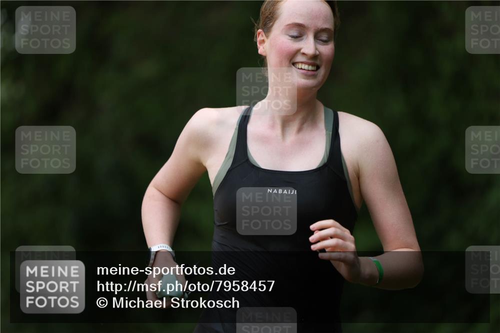 15.06.2025 - 7 Türme Triathlon Michael Strokosch http://msf.ph/oto/7958457 15.06.2025 12:39:58 Schwimmen 405, 484, 588 meine-sportfotos.de
