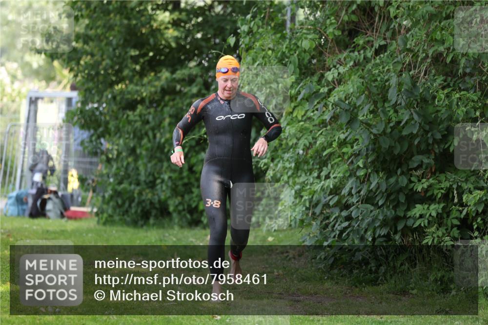 15.06.2025 - 7 Türme Triathlon Michael Strokosch http://msf.ph/oto/7958461 15.06.2025 12:40:11 Schwimmen 588 meine-sportfotos.de