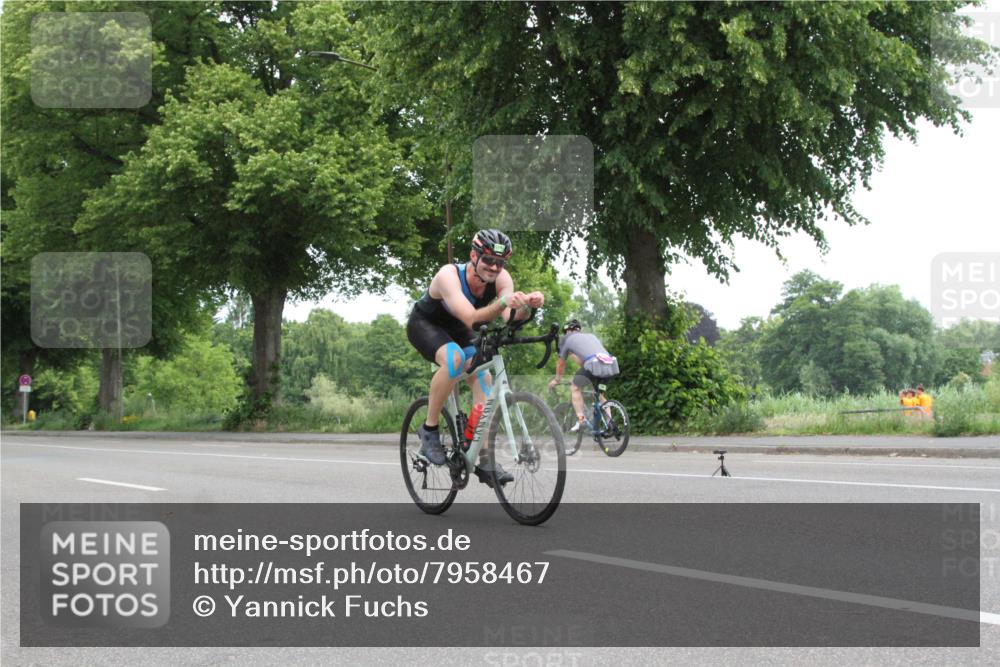 15.06.2025 - 7 Türme Triathlon Yannick Fuchs http://msf.ph/oto/7958467 15.06.2025 11:11:39 Radfahren  meine-sportfotos.de