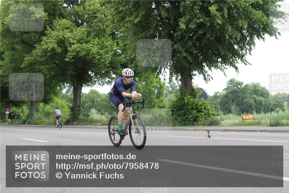 15.06.2025 - 7 Türme Triathlon Yannick Fuchs http://msf.ph/oto/7958478 15.06.2025 11:11:41 Radfahren  meine-sportfotos.de