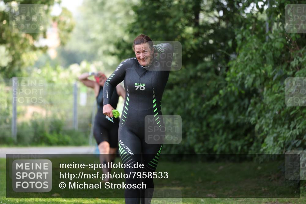 15.06.2025 - 7 Türme Triathlon Michael Strokosch http://msf.ph/oto/7958533 15.06.2025 12:40:27 Schwimmen 512, 549 meine-sportfotos.de