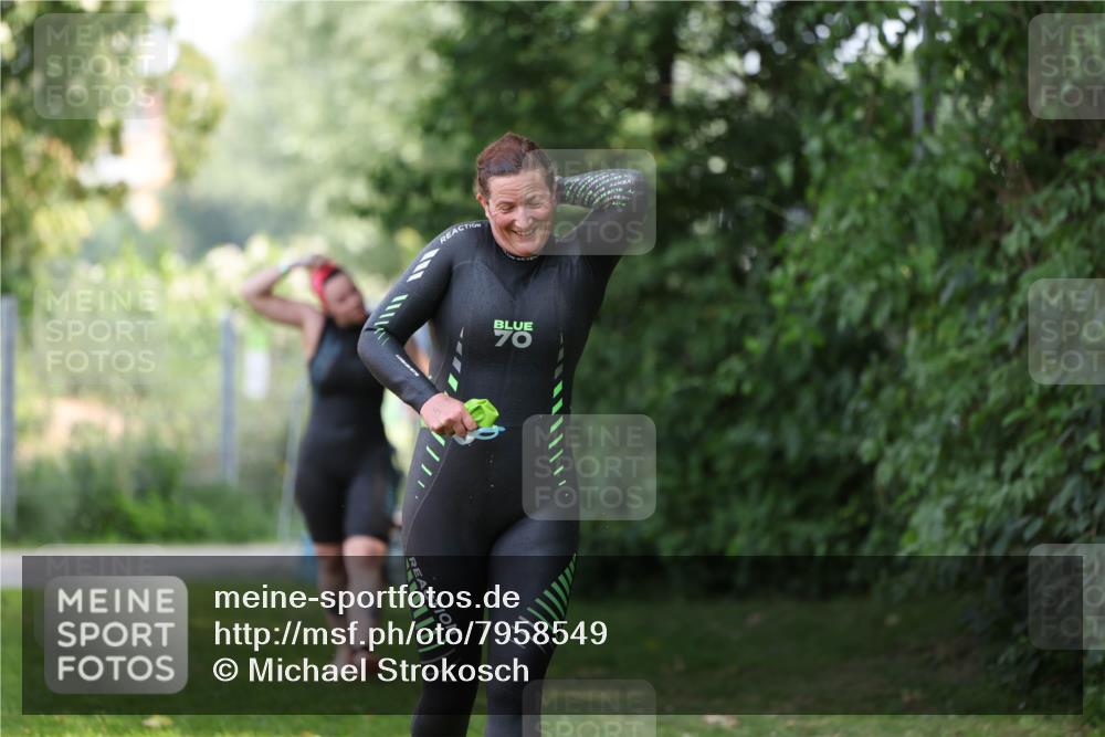 15.06.2025 - 7 Türme Triathlon Michael Strokosch http://msf.ph/oto/7958549 15.06.2025 12:40:27 Schwimmen 512, 549 meine-sportfotos.de