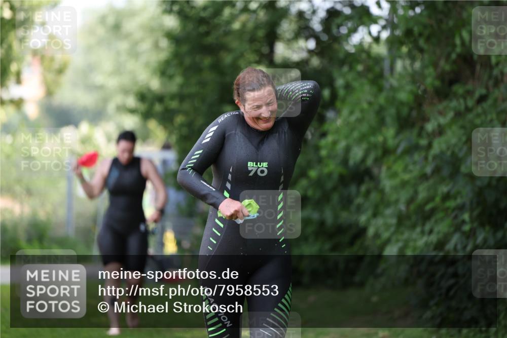 15.06.2025 - 7 Türme Triathlon Michael Strokosch http://msf.ph/oto/7958553 15.06.2025 12:40:28 Schwimmen 512, 549 meine-sportfotos.de