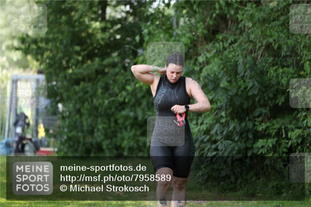 15.06.2025 - 7 Türme Triathlon Michael Strokosch http://msf.ph/oto/7958589 15.06.2025 12:40:32 Schwimmen 512, 549 meine-sportfotos.de
