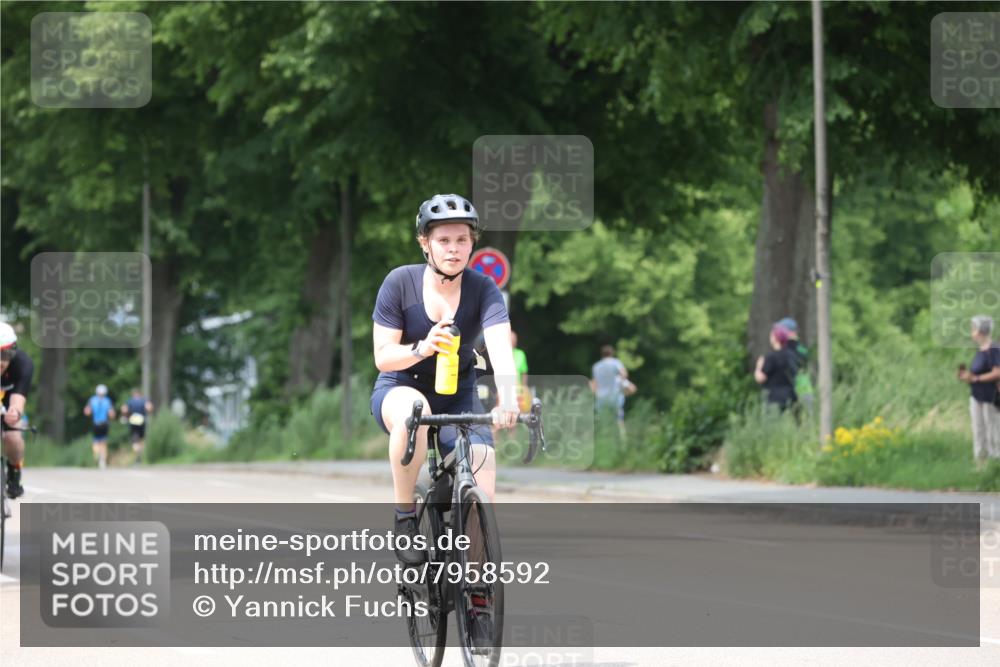 15.06.2025 - 7 Türme Triathlon Yannick Fuchs http://msf.ph/oto/7958592 15.06.2025 13:46:28 Radfahren 453, 1126, 1161 meine-sportfotos.de