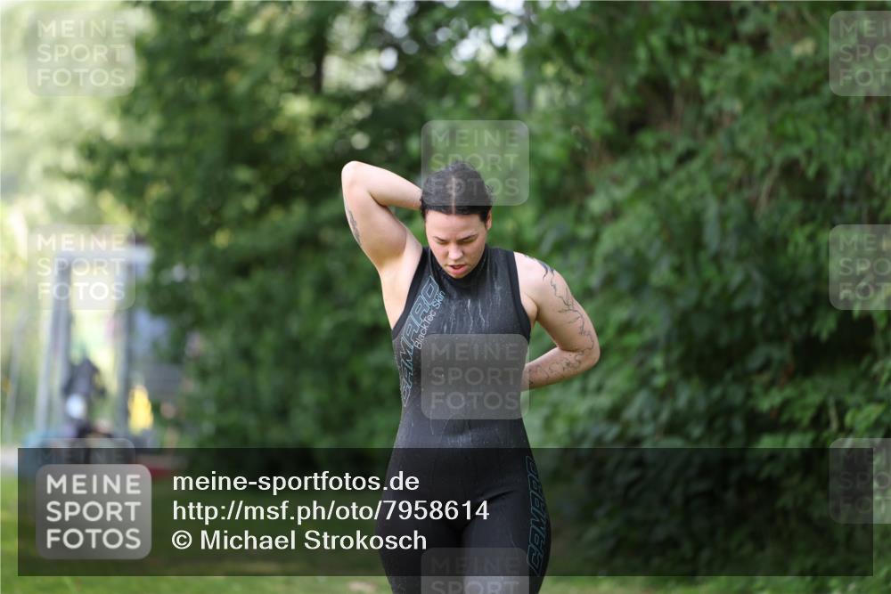 15.06.2025 - 7 Türme Triathlon Michael Strokosch http://msf.ph/oto/7958614 15.06.2025 12:40:34 Schwimmen 512, 549 meine-sportfotos.de