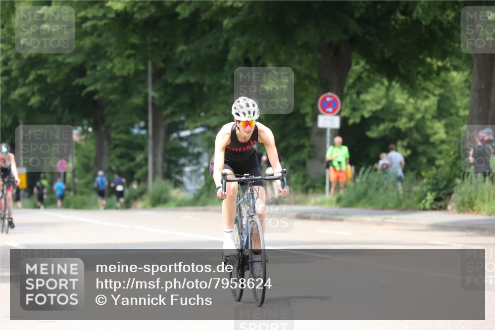15.06.2025 - 7 Türme Triathlon Yannick Fuchs http://msf.ph/oto/7958624 15.06.2025 13:46:31 Radfahren 453, 813, 1161 meine-sportfotos.de