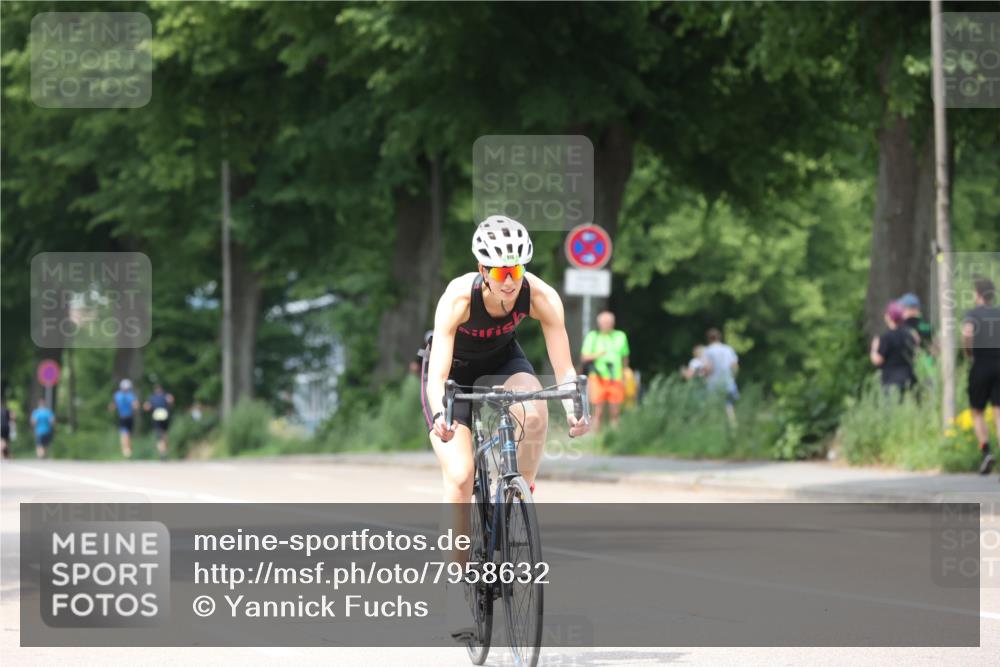 15.06.2025 - 7 Türme Triathlon Yannick Fuchs http://msf.ph/oto/7958632 15.06.2025 13:46:32 Radfahren 453, 813, 1161 meine-sportfotos.de